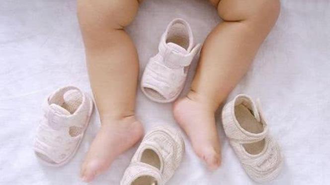 吴洪娜聊说育儿|宝宝旧衣服可以送，但有三样东西不能送，再贵都不行，别再犯错了