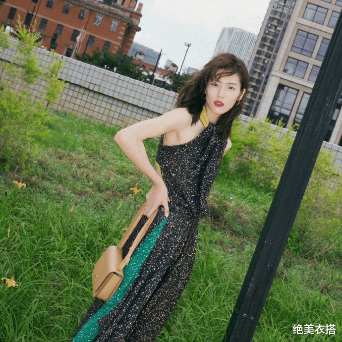 发型|为什么女人头发越卷、越显老气？刘雯的“失败”造型，给你敲警钟