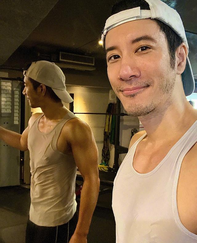 王力宏|44岁王力宏近照大变样！满脸胡须嘴唇无血色，网友：不会吓到娃？