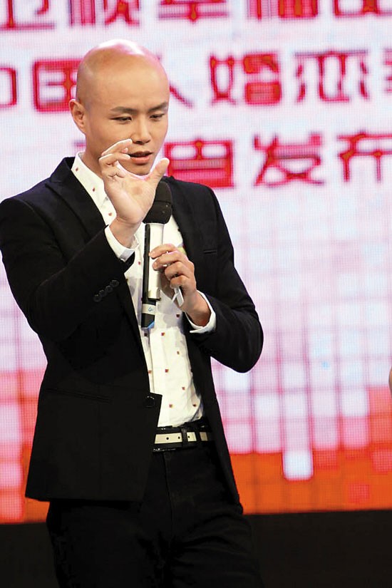 乐嘉|跌下神坛的乐嘉现状如何？被封杀是强吻谢娜得罪金星？没那么简单的