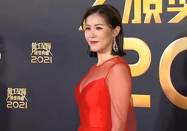 TVB|tvb万千星辉颁奖典礼，林夏薇陈展鹏携手走红毯