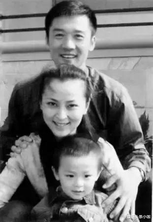 黄志忠|又一对崩了！恩爱夫妻玩完，他和同组女演员同居了！