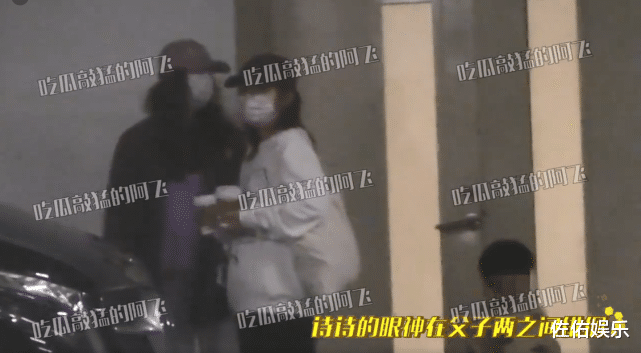 吴奇隆|与吴奇隆难舍难分？刘诗诗走路玩手机差点上错车，模样可爱又迷人