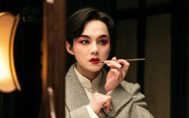 尹正|尹正告诫女生减肥要适当，近照被指过于女性化，长发妆容过于阴柔