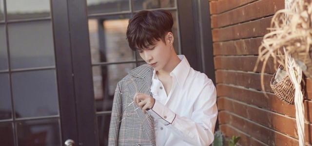 张艺兴|张艺兴中学毕业照曝光，打破整容传闻！