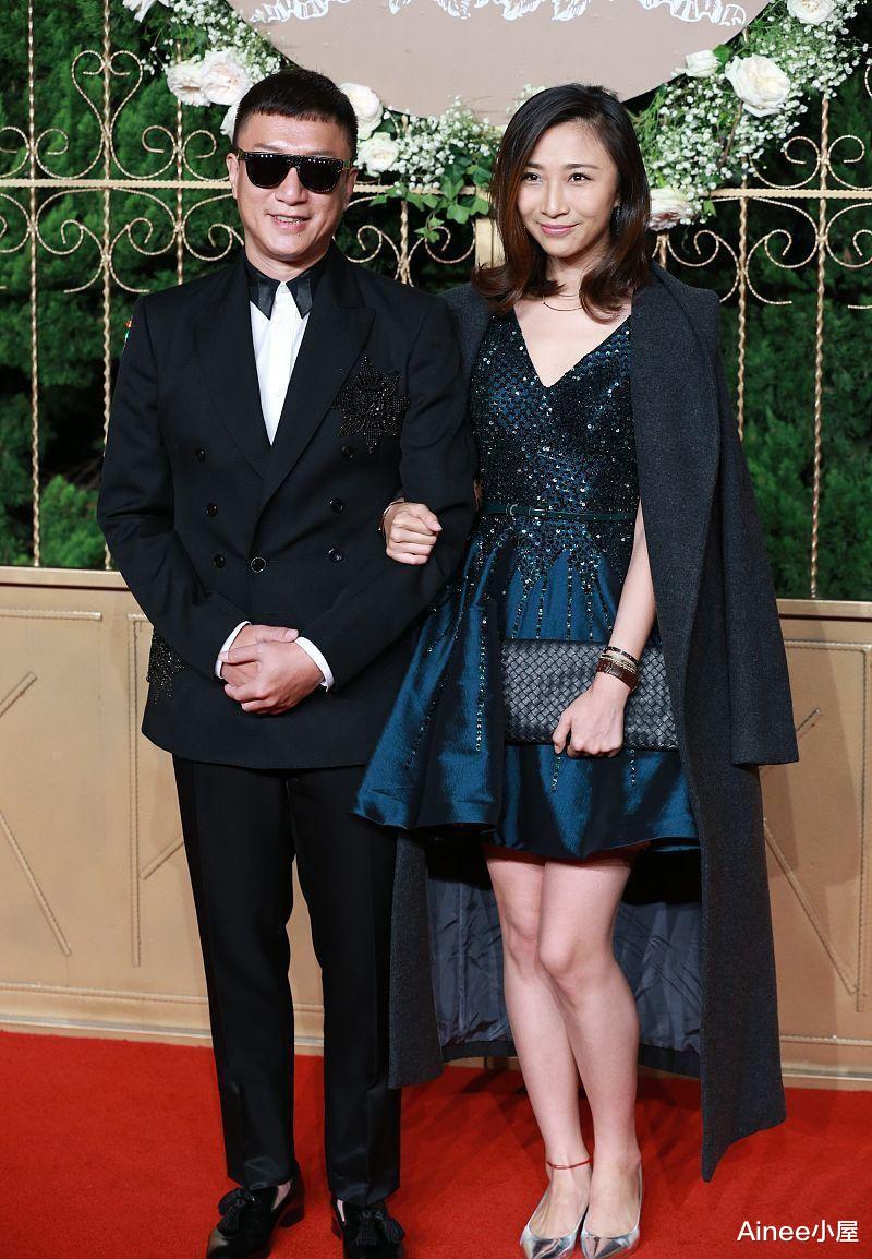 Ainee小屋|生活中的“郑毅红”还挺单纯的，穿收腰短裙甜美清新，看不出心机