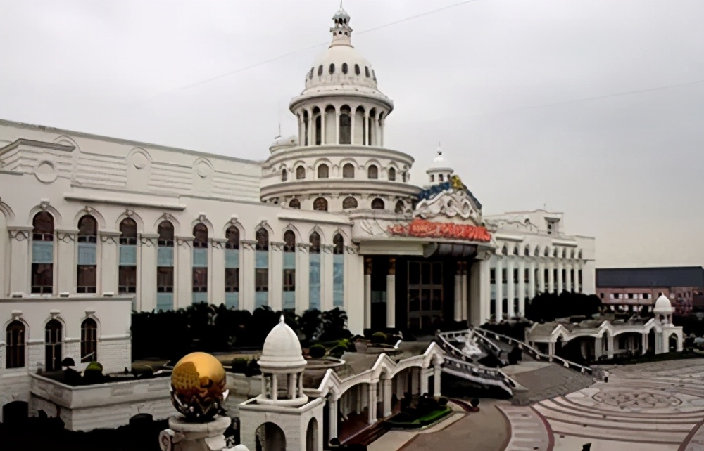 新濟南人小李 110個建筑界的“金酸莓獎”，國家發(fā)改委：嚴(yán)禁建設(shè)“丑陋建筑”