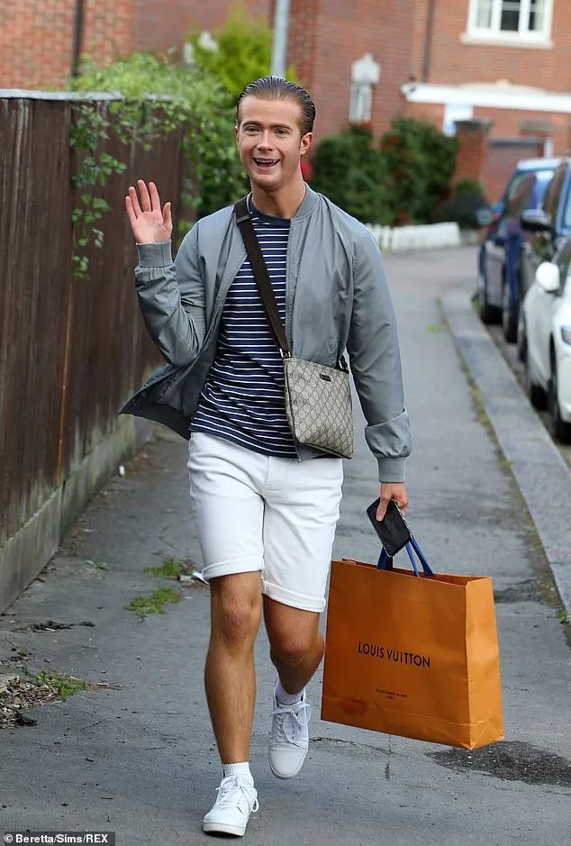 |男星莫名暴瘦自称一切正常，网友们不淡定了：这瘦得诡异