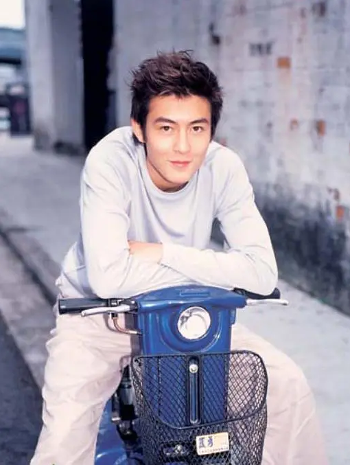 刘德华|明星的门槛应该有多高，远看刘德华的敬业，近看陈冠希的担当