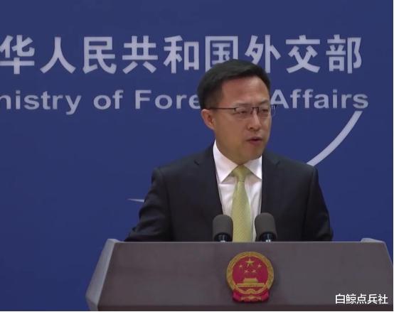 美国|“美国滚出去！”又一国民众爆发，抗议者手持国旗游行示威