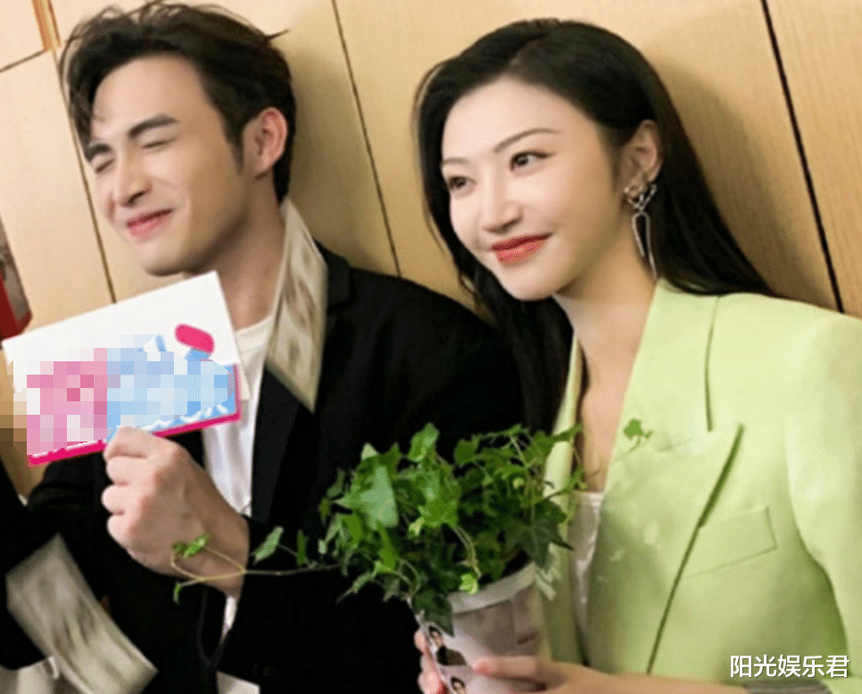 景甜|网红模仿司藤化妆，当景甜和她合照，才知道明星和网红的差距有多大