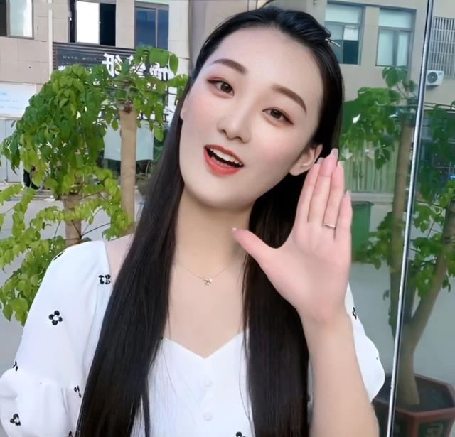 杨幂|陈亚男曝光大衣嫂“不雅言论”：大衣嫂与陈亚男，谁没教养？