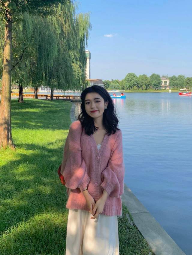 何有强 秋冬,脱下外套,你的造型如何搭配更洋气?这四件毛衣就是答案