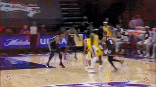 勇士队|悍将伤退！库兹马30分全队17记三分打疯了，湖人5人上双大胜国王