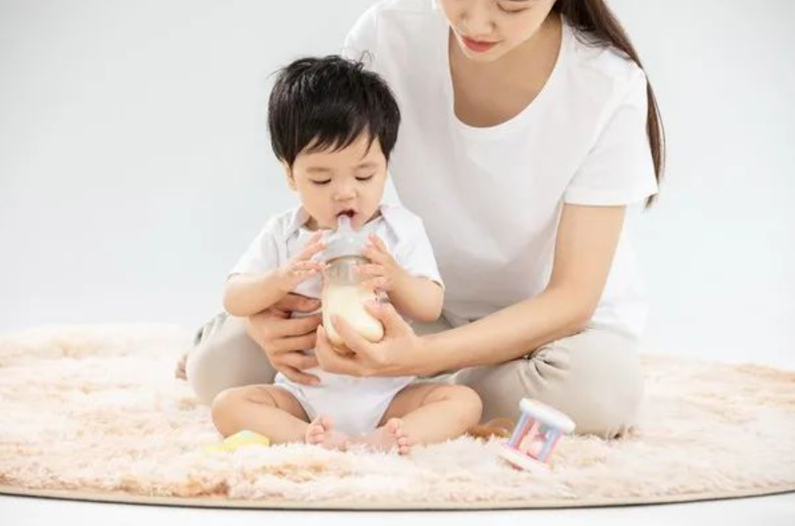 急诊室老苗|2岁女童喝“鲜奶”住进ICU，家长迷恋纯天然，坑了娃却不自知