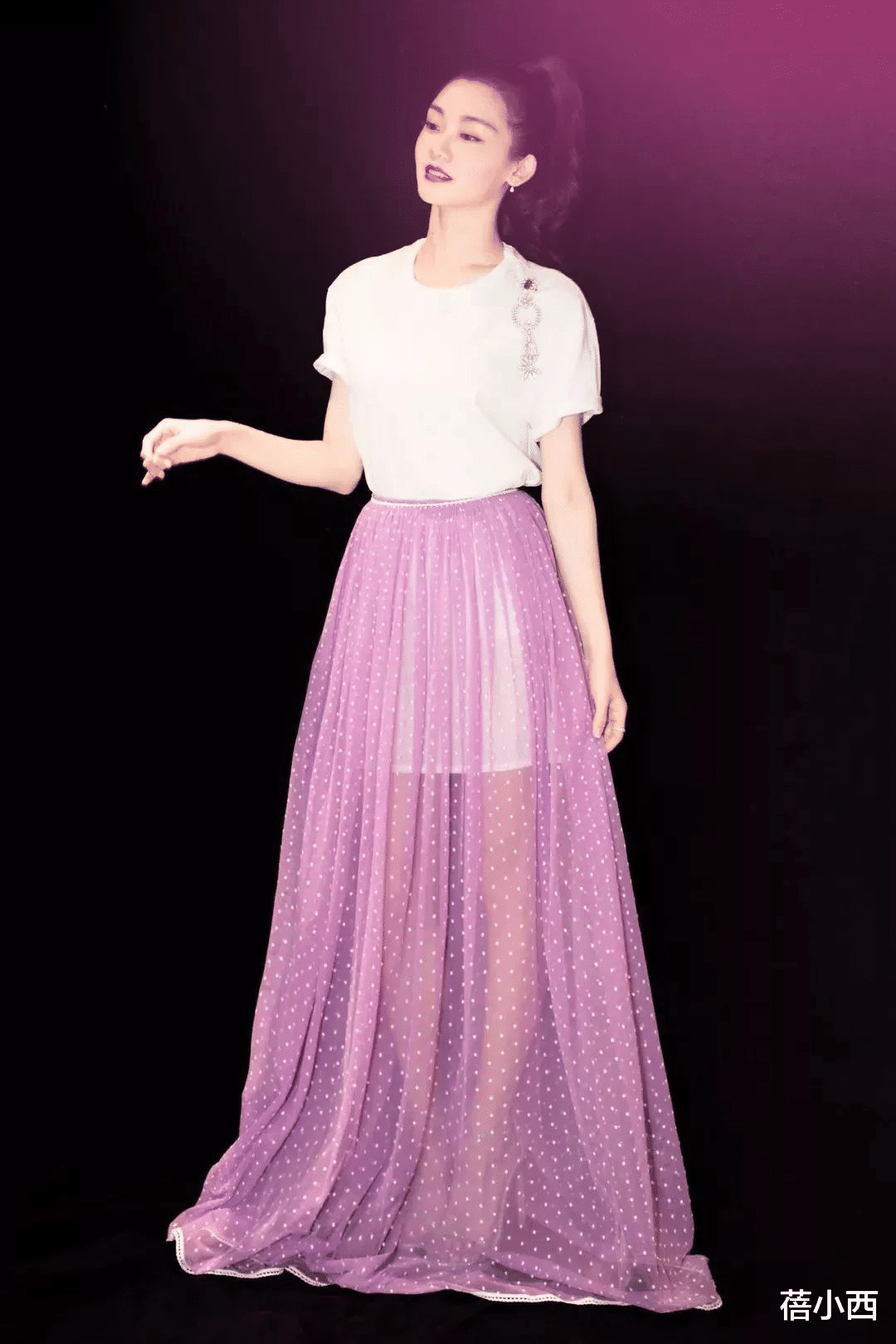 苗苗|“郑恺媳妇苗苗”带火了一种潮流，叫“T恤+阔腿裤”，简约又高级