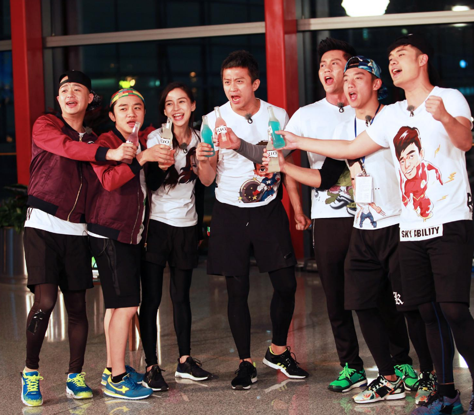 郑恺|奔跑吧9：为啥郑恺一直戴眼镜，原因难以接受，就杨颖自己心疼他