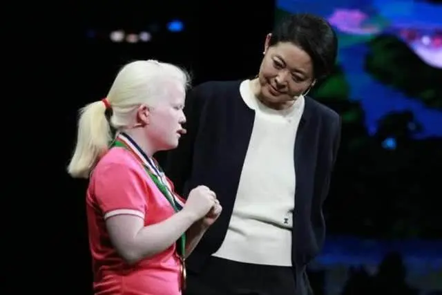 春晚|春晚13年，央视一姐私生活曝光：地下情8年、为赚钱卑微下跪