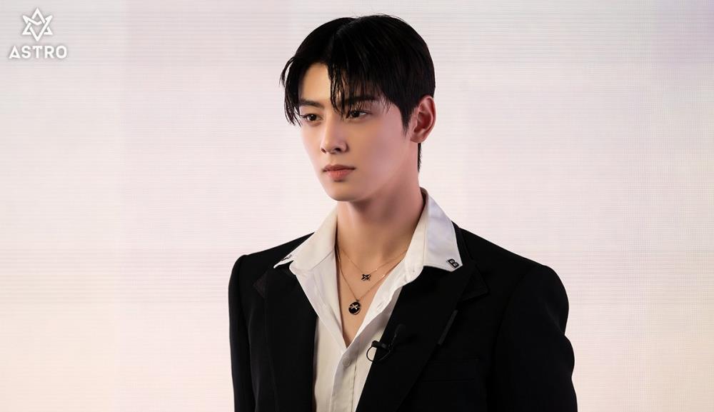 车银优|净化眼球!车银优画报花絮照公开,魅惑眼神超级撩,每张颜值爆击