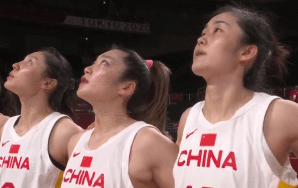 清浅微笑的我|一战揭晓中国女篮冠军成色，名将血洒赛场，央视再次掉链子