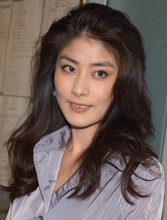 陈慧琳|她被百亿富豪花16年追到手，花400万坐月子，如今47岁被宠成公主