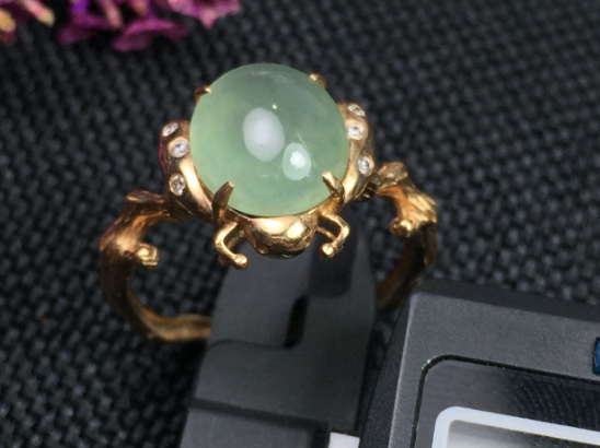 翡翠|翡翠上蜡到底好不好？了解了为什么上蜡，你就知道了