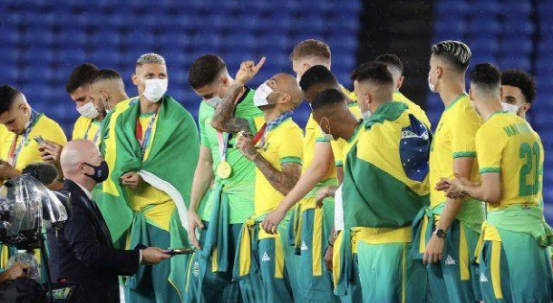 育儿常识大百科|巴西夺冠后,拒绝穿中国品牌服饰,或将面临巨额赔偿!