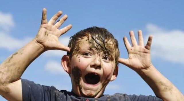 小雪妈妈育儿|“爸妈一走，爷奶松手”，老人假带娃盛行，90后父母压力太大了