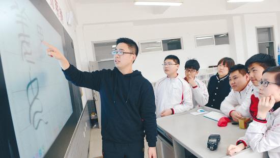 妈咪有方育娃 网曝班主任对学生实行罚款管理，一学期罚款七、八万，官方回应了