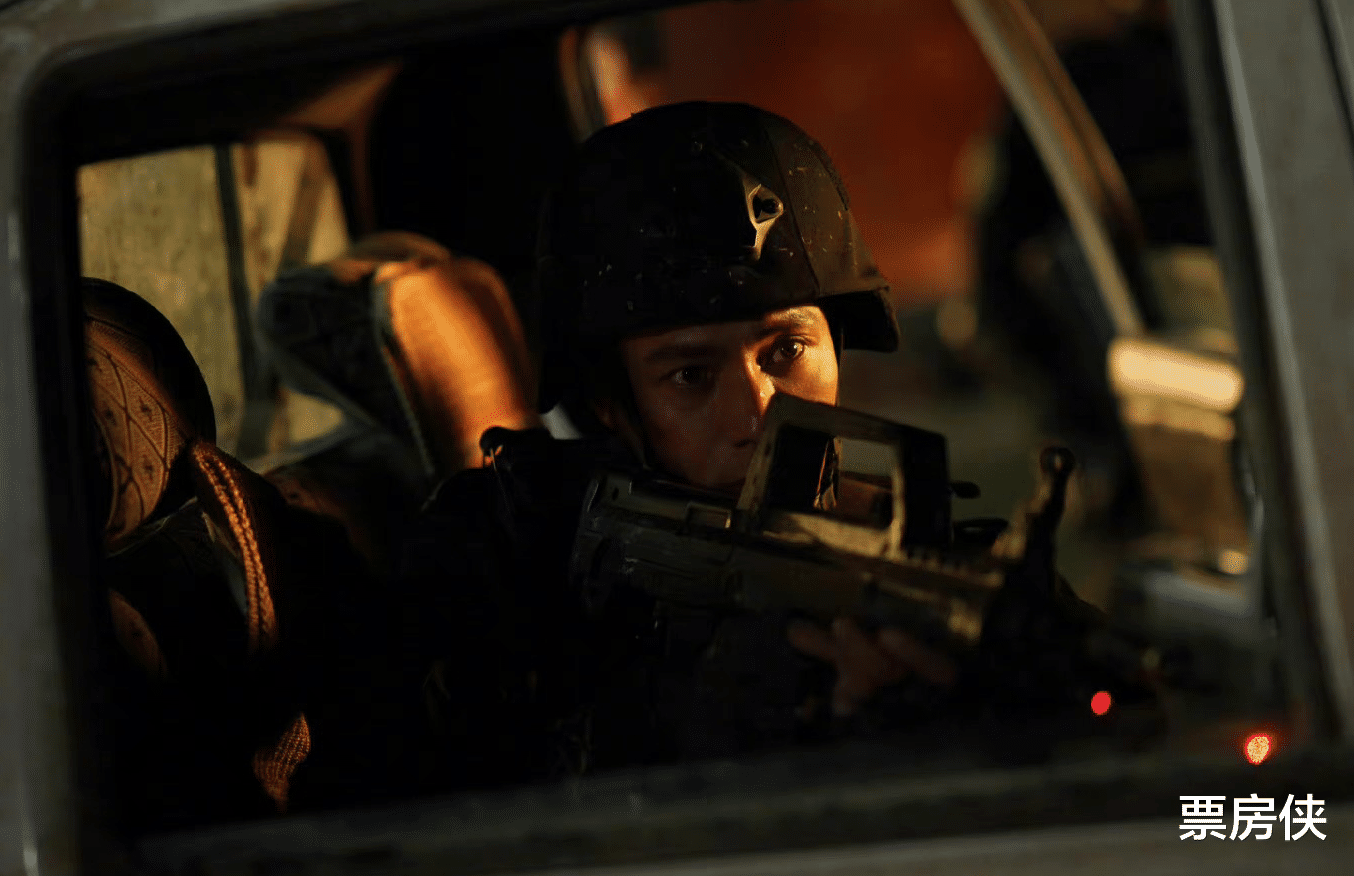 任达华|首播收视第一，动作场面媲美《红海行动》，央视又出“王炸剧”了