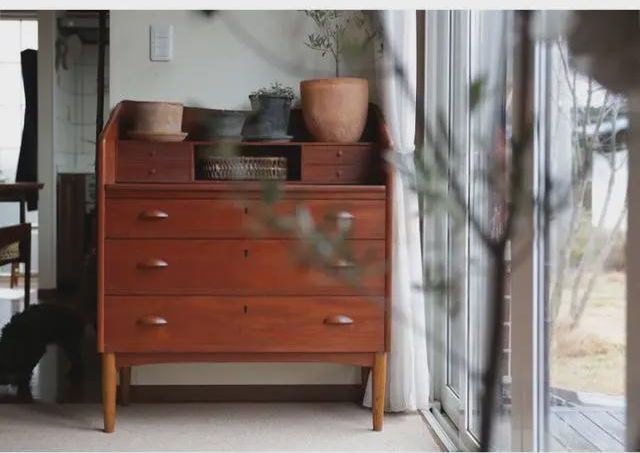 |家有鸡肋角落不会设计?学习日本人摆放一款边柜,好看又好用