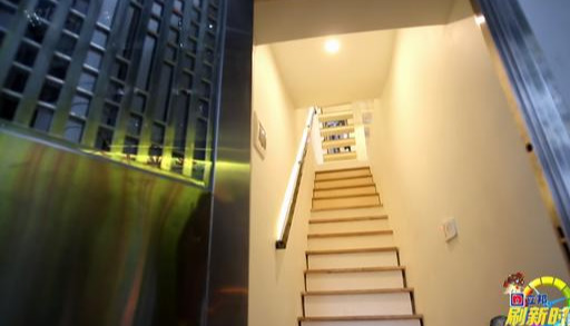 六人挤55㎡老房，成年兄妹同睡一间，保姆为家庭和睦偷偷离开