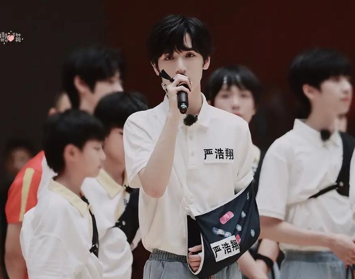 严浩翔|网曝严浩翔卖头发给粉丝？4800一根出售，网友：这是有多缺钱