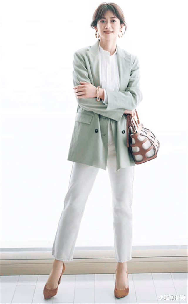 小喵聊时尚|话说,卫衣牛仔裤都土掉渣了!今年流行这样穿,洋气显瘦又减龄