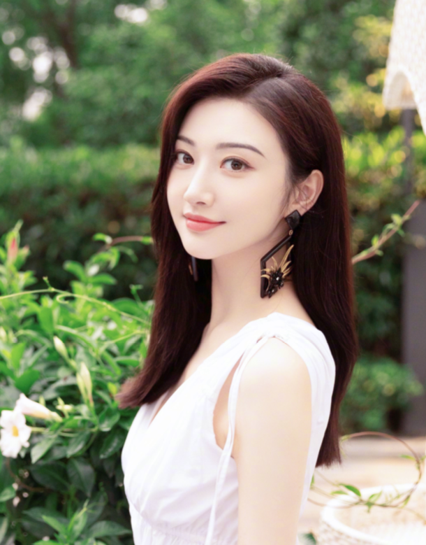 景甜|景甜近期直播生图曝光，当镜头怼脸后：她再也不是之前的司藤了