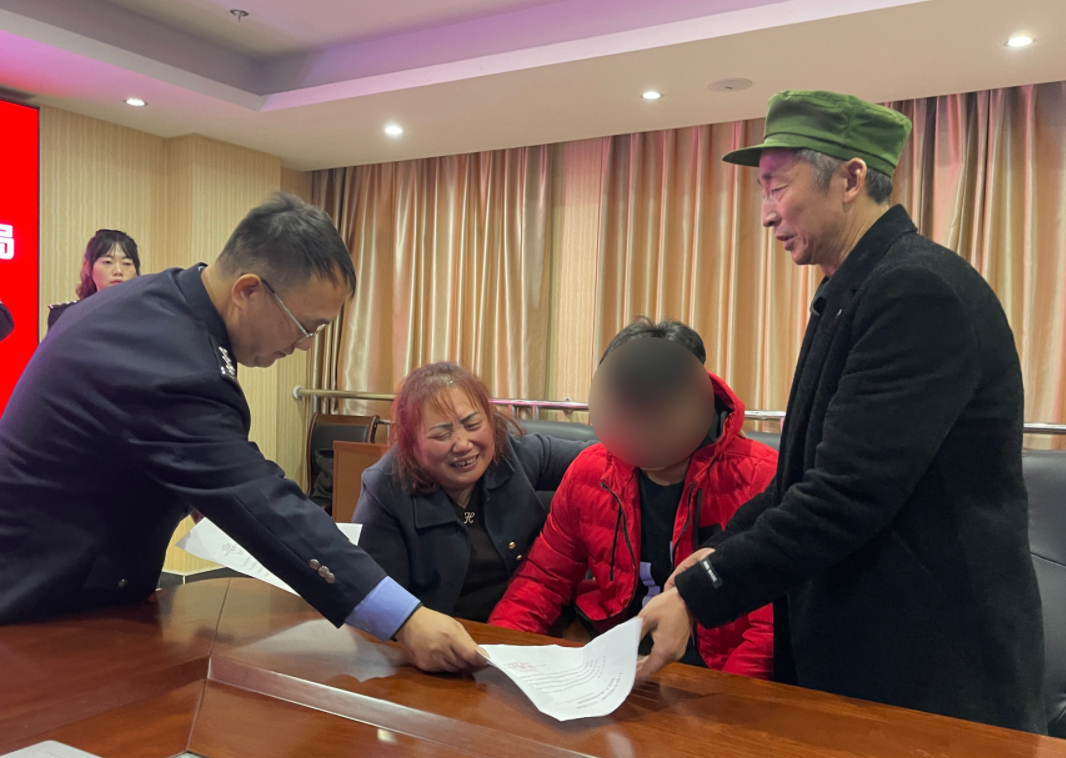 双胞胎儿子和女儿同时走失,夫妇坚持26年卖牛肉:这是回家的线索