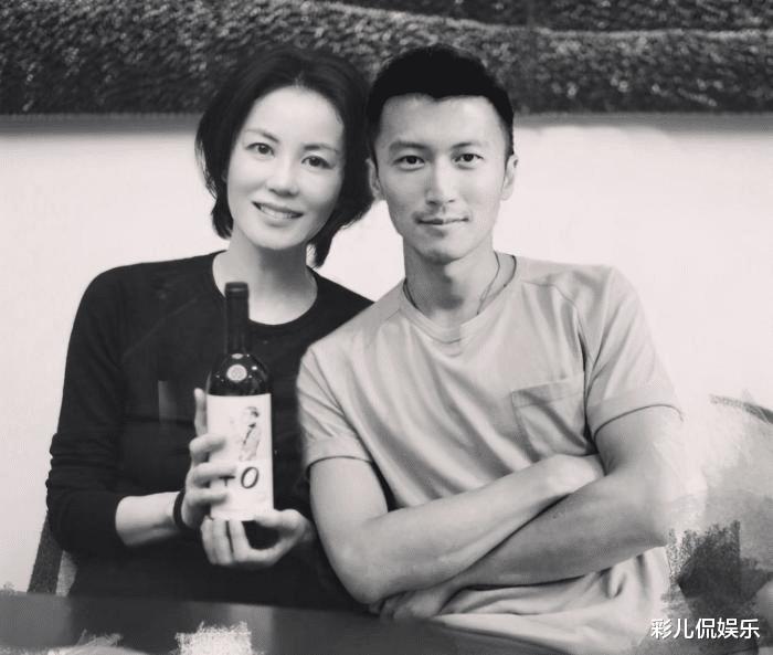 穿衣搭配|王菲谢霆锋复合七周年庆，地点定在中秋节晚会，粉丝终于得偿所愿