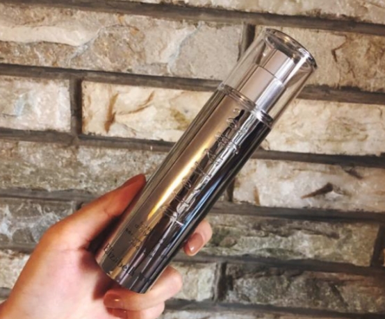 有效抗初老的精华液推荐:滋润美白去暗沉一键解锁,让你美到极致