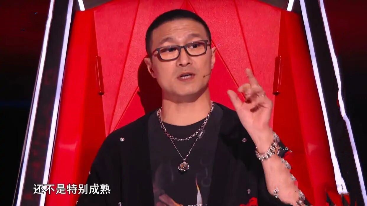 周杰伦|谭轩辕携原创歌曲回归好声音，他的歌好听吗？汪峰一句话犀利点评