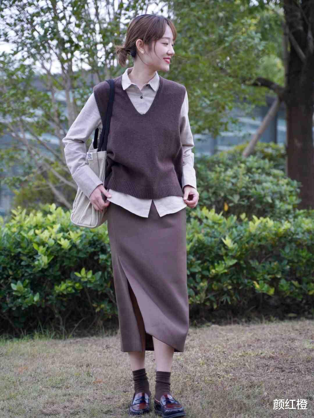 颜红橙 今年冬天裙装怎样选?码住这些高腰开叉裙,时髦精致又有气场