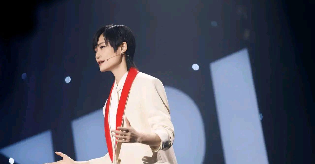 李宇春|赵丽颖新剧上了央视？白鹿是宝藏女孩？李宇春年终演讲感染力强？