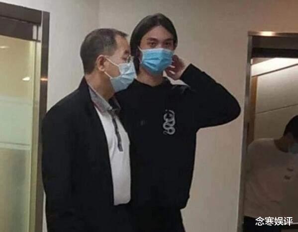 吴孟达|吴孟达死后没立遗嘱,遗产大战或将一触即发,唯独儿子吴韦仑现身