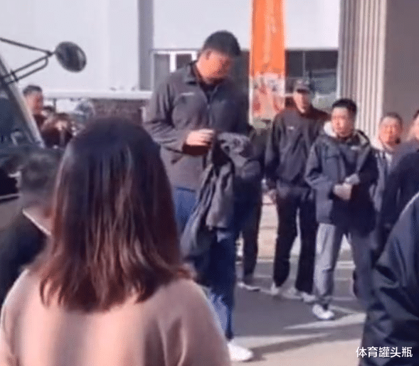 羅梅盧·盧卡庫(kù)|姚明球場(chǎng)上課！身價(jià)上億仍穿著樸素，如今發(fā)福嚴(yán)重體重超400斤