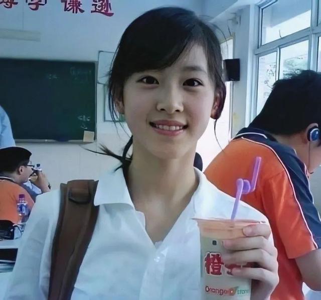 章泽天|“奶茶妹妹”身穿无痕裤，双腿就像开了特效，健身照实在太亮眼