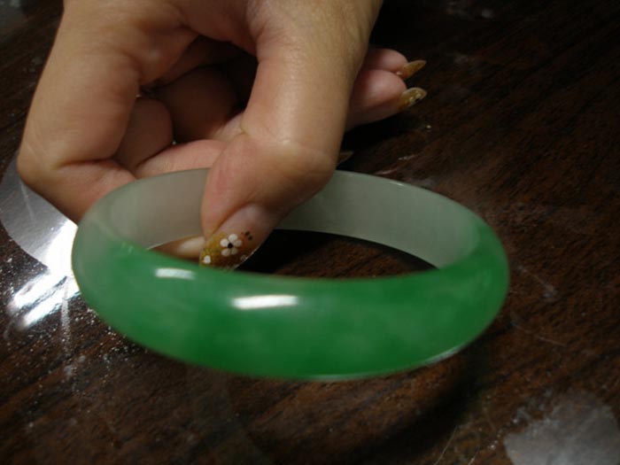 翡翠|假翡翠鉴别指南：一看二摸三听，学会再不怕假货泛滥