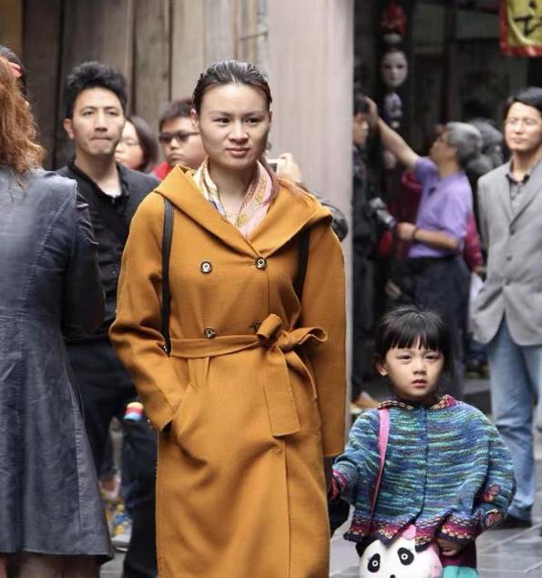 MARRY|曝庭审上的莫焕晶是假的?真保姆有钱不会做饭,曾现身小乐直播间