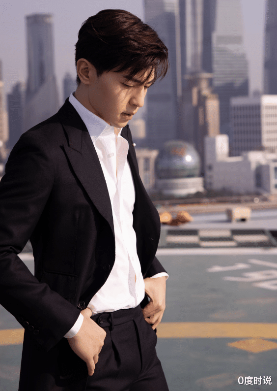 邓伦|小孩撞脸邓伦走红网络，看到照片的第一眼，还以为是他儿子