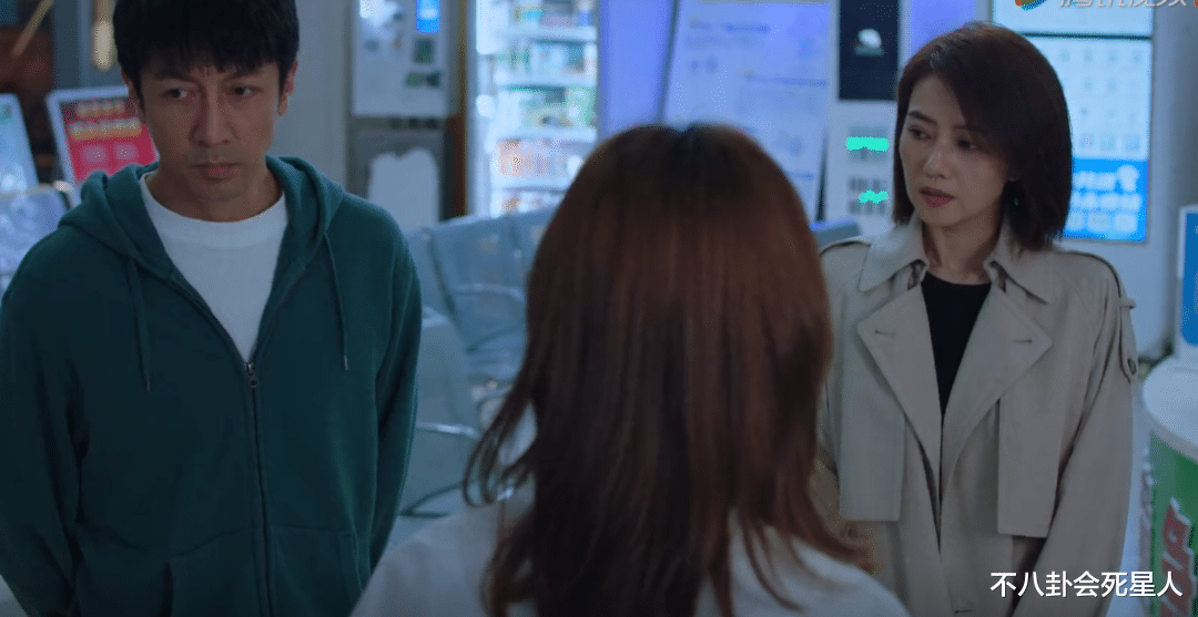 高圆圆|高圆圆新剧首播！两颊微陷眼角下垂依然美，这就是自然老去的魅力