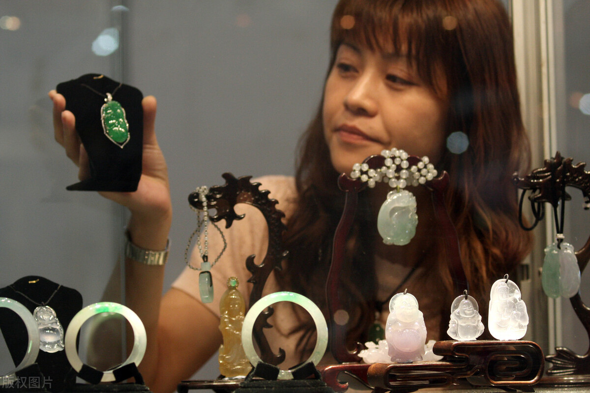 翡翠|3-400如何买到很水很糯的翡翠？