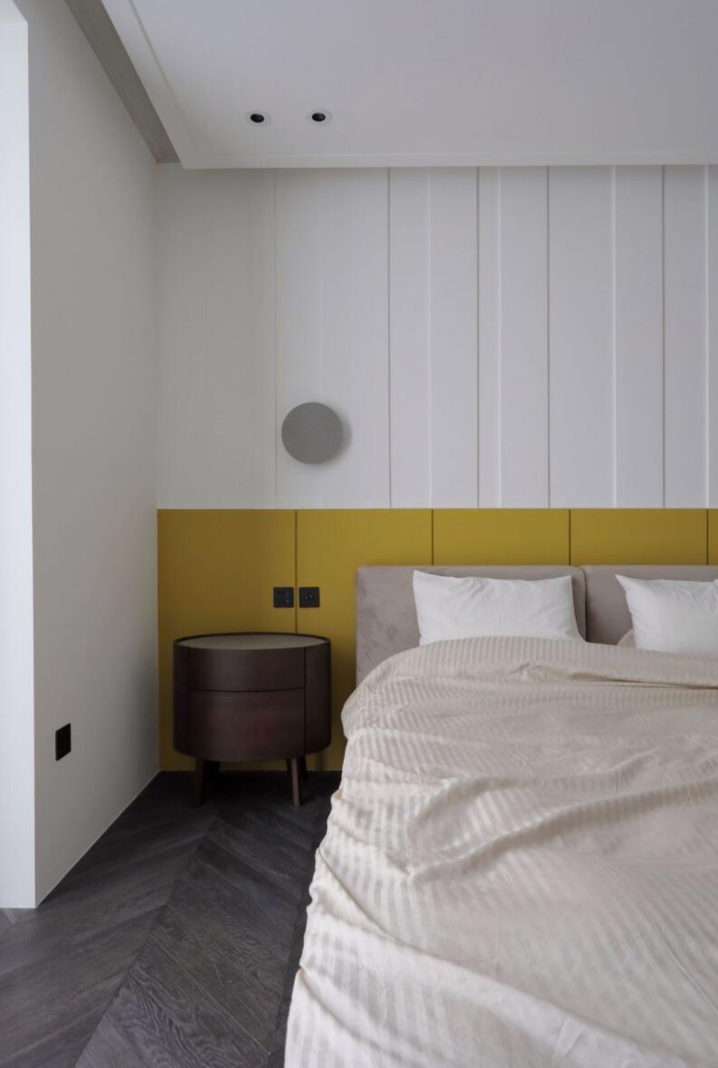 为追求极简,他坚持不要踢脚线,新房完工后,高级又显品味